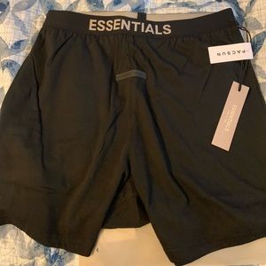NWT Fear of God Essentials Lounge shorts in Black (m)